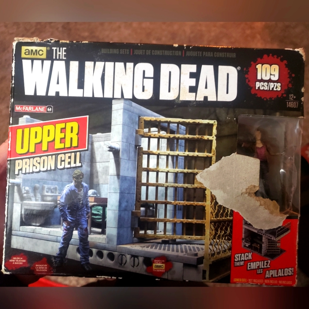 The Walking Dead upper prison cell set- 109 pieces